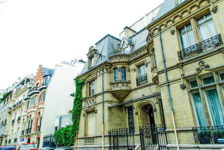 View on narrow cobbled street among traditional parisian buildings in Paris, Franceのeditorial素材