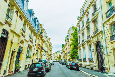 View on narrow cobbled street among traditional parisian buildings in Paris, Franceのeditorial素材