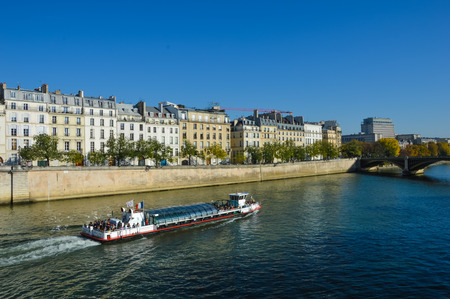Skyview of Paris river siene. Franceのeditorial素材