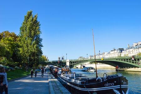 River of Paris with the city skylineのeditorial素材
