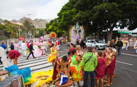 SANTA CRUZ, SPAIN - February 12: participants prepare and assemble for the carnival parade for one of the most important carnivals in the world on February 12, 2013 in Santa Cruz de Tenerife, Spainのeditorial素材