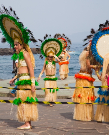 PUERTO DE LA CRUZ, SPAIN - February 16: participants prepare and assemble for the main carnival parade on February 16, 2013 in Puerto de la Cruz, Tenerife, Spainのeditorial素材