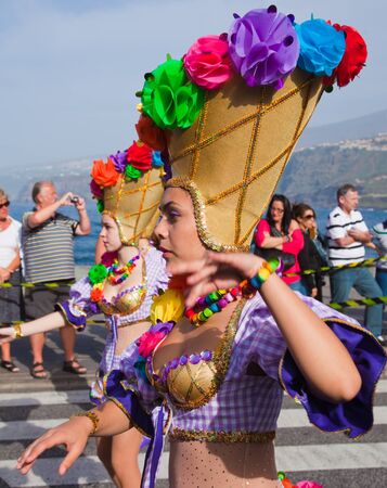 PUERTO DE LA CRUZ, SPAIN - February 16: Colorfully dressed participants take part in main carnival parade on February 16, 2013 in Puerto de la Cruz, Tenerife, Spainのeditorial素材