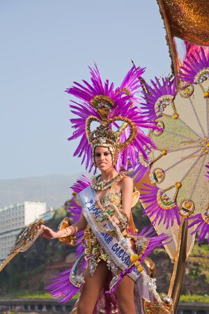 PUERTO DE LA CRUZ, SPAIN - February 16: Colorfully dressed participants take part in main carnival parade on February 16, 2013 in Puerto de la Cruz, Tenerife, Spainのeditorial素材