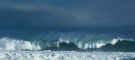 powerful ocean waves breaking, natural backgroundの写真素材