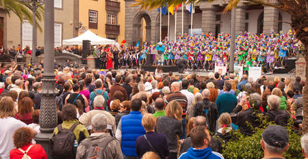 Gran Canaria Carnival 2015, people in colorful costumes, murgas performanceのeditorial素材
