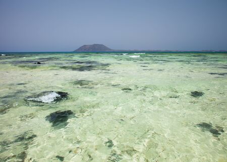 Nortern Fuerteventura, Corralejo Flag beach, Isla de LObos in the backgroundの写真素材