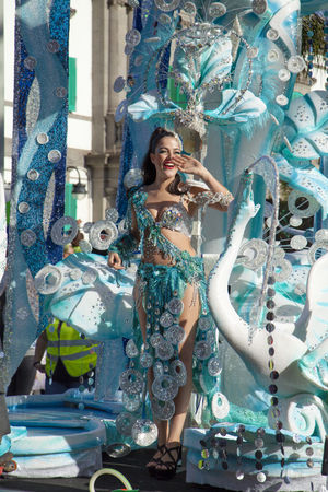 Las Palmas de Gran Canaria, Spain - March 04: Participants and viewers enjoy  Main Carnival Parade, March 4, 2017  in Las Palmas de Gran Canaria, Spainのeditorial素材