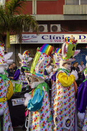 LAS PALMAS DE GRAN CANARIA, SPAIN - March 09: Participants and viewers in bright costumes enjoying Main Carnival Parade, on March 09, in Las Palmas de Gran Canaria, Spainのeditorial素材