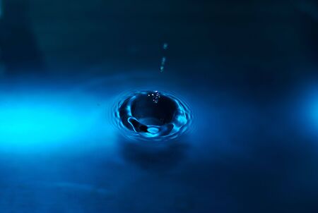 high speed water drop の写真素材
