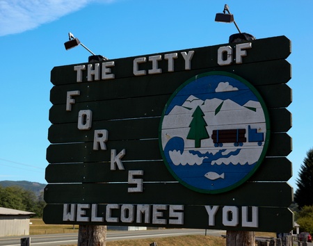 Forks, Washington, August 17, 2010: Welcoming sign on Highway 101 for the City of Forks, Washington, home of the Twilight Saga.のeditorial素材