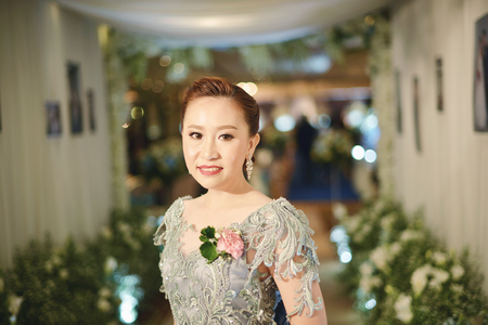 Portrait of Asian bride in wedding ceremony in hallの写真素材