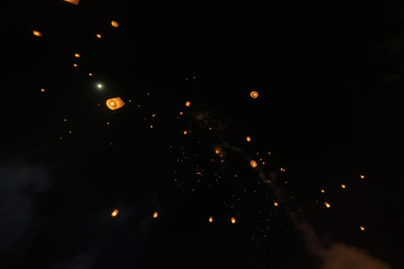 Thai people release sky floating lanterns or lamp to worship Buddha's relics at night. Traditional festival in Chiang mai, Thailand. Loy krathongの写真素材