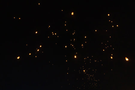 Thai people release sky floating lanterns or lamp to worship Buddha's relics at night. Traditional festival in Chiang mai, Thailand. Loy krathongの写真素材