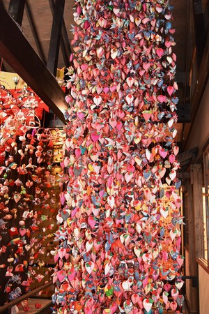 Girl's Festival dolls display and Hanging doll decoration in Izu Inatori, Shizuoka Japan.のeditorial素材