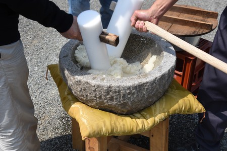 Making the rice cake (Mochi-tsuki)の写真素材