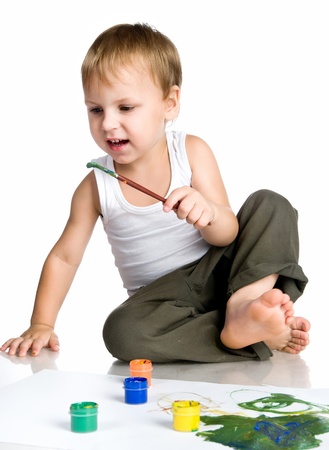 3 year old boy covered in bright paintの写真素材