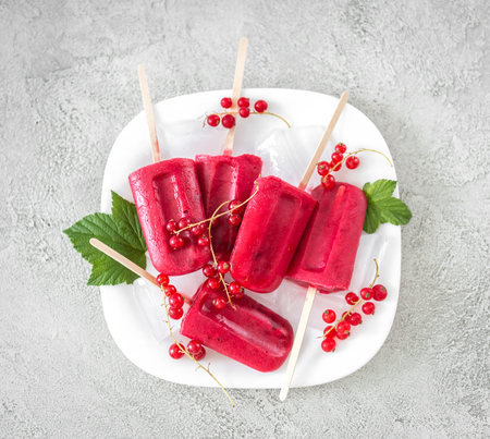 homemade ice-cream ice pop with red currant, topviewの写真素材
