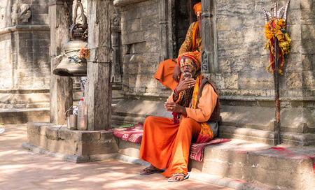Sadhu holy men in front of Pashupatinath temple in Kathmandu.のeditorial素材
