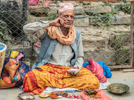People sell flower necklaces near to Kathmandu Durbar Squareのeditorial素材