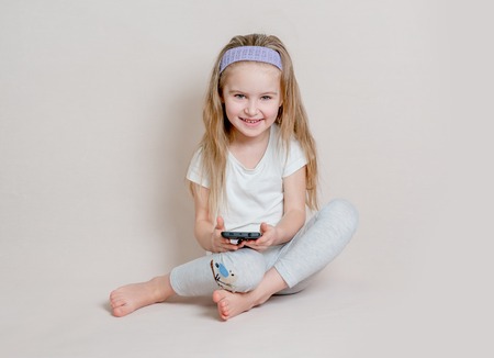 Little girl in pigamas sitting on the floorの写真素材
