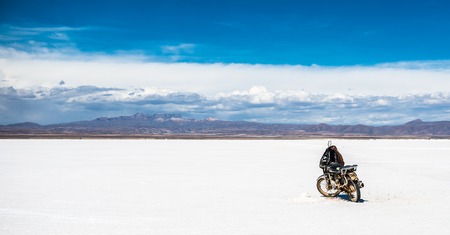 Panoramic sunshine scenery of Salar de Uyuni in Boliviaの写真素材