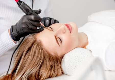 Master making eyebrows permanent makeup