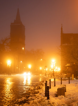 Blurry Evening Photo Of A Winter Street In Fogの写真素材