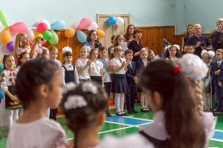 Kiev.Ukraine-May 26,2017: Children schoolchildren on the line on the last bell sing songs, dance, recite poems, perform, receive awardsのeditorial素材