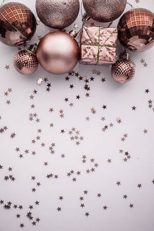 Christmas holidays composition, top view gold-bronze-red lava Christmas decorations on white-blue background with copy space for text. Flat lay. Winter, postcard template.の写真素材