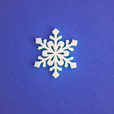 Christmas holidays composition, top view white snowflakes decoration on purple-lilac background with copy space for text. Flat lay. Winter, postcard templateの写真素材