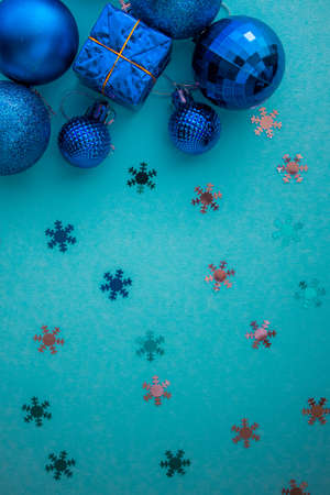 Christmas holidays composition, top view blue-aquamarine Christmas decorations on a green-blue background with copy space for text. Flat lay. Winter, postcard templateの写真素材