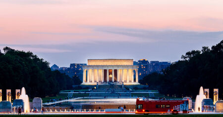 Lincoln Memorial at night, Washington DC, United Statesのeditorial素材