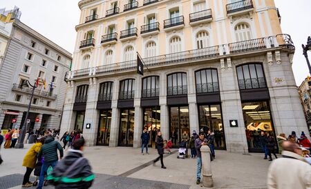 Madrid, Spain - December 2018: Apple Store located in puerta del Sol, with pedestrians passing by outside the store.のeditorial素材
