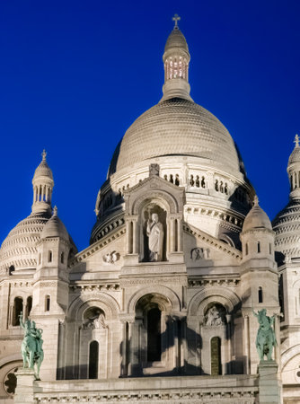 Sacre Coeur Cathedral on Montmartre Hill at Dusk, Paris, Franceの写真素材