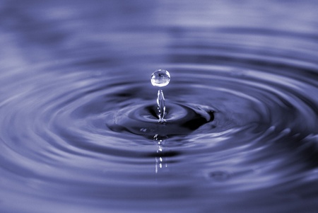 Macro photograph of drops falling to water.の写真素材