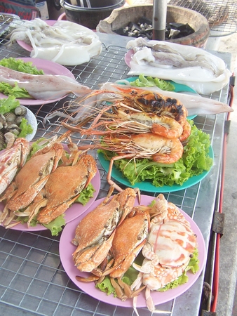 total up the seafood cooks fresh , beach rim bangsan, pattaya,jomtain,cholburee , the tourist attraction is popular of Thailand tall ,のeditorial素材