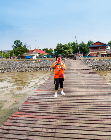 By the sea, fishing pier, fishing, Bangpoo resort,
Children and adults in the community are walking and exercising to watch the sunrise.のeditorial素材