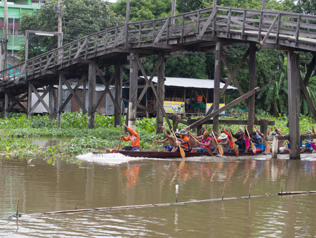 Front of Mongkol Nimil temple. Villagers gather to practice rowers. To prepare for upcoming festivals.のeditorial素材