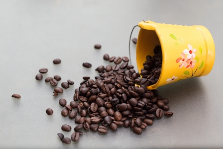 Brown coffee beans, close-up of coffee beans for textureの写真素材