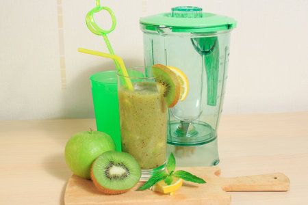 Green apple and kiwi smoothie with lemon and mint in a glassの写真素材