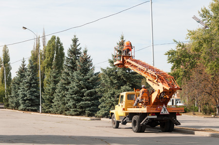 maintenance of street lights,the car with the cradle