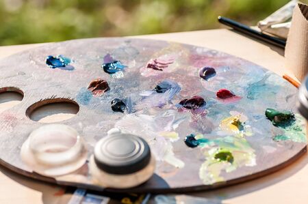 palette with mixed colors close-upの写真素材