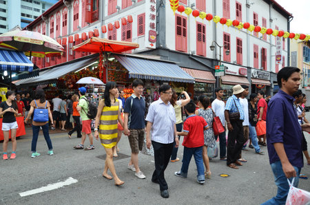 Bustling street of Chinatown district in Singapore.のeditorial素材