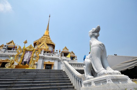 Singha and temple at Wat Trimit, Bangkok Thailandの写真素材