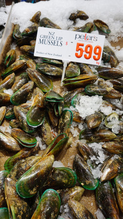 SYDNEY - AUG 21: Mussel sold in Sydney Fish Market on August 21, 2015 in Sydney. It is 3rd largest fish market in the world, established in 1945 by the government.のeditorial素材