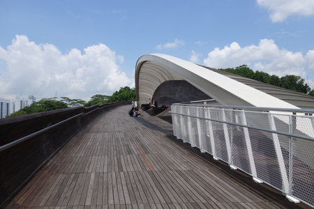 SINGAPORE- 09 SEP, 2016: Singapore Henderson wave bridge. the Henderson Waves bridge is the highest pedestrian bridge in Singaporeのeditorial素材