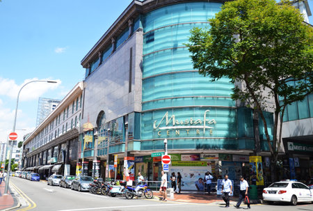 SINGAPORE - DEC 3, 2016: Mustafa Centre at Little India in Singapore, it is one of Singapore's 24-hour shopping mall. It sells more than 300K items, plus services such as foreign exchange, travelのeditorial素材