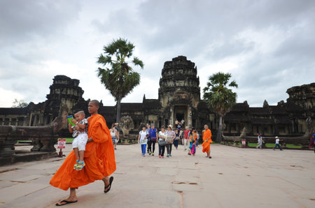 ANGKOR WAT, CAMBODIA - OCT 21, 2016: Buddhist monks in Angkor Wat complex. Angkor Wat was first a Hindu, then subsequently, a Buddhist temple complex in Cambodiaのeditorial素材