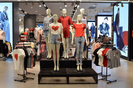 JOHOR BAHRU, MALAYSIA- FEB 18, 2018: Fashion clothes display in department store in Paradigm Mall, Johor Bahru.のeditorial素材
